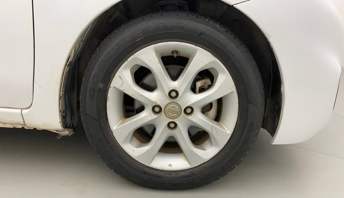 2014 Nissan Micra XV CVT, Petrol, Automatic, 67,950 km, Right Front Wheel