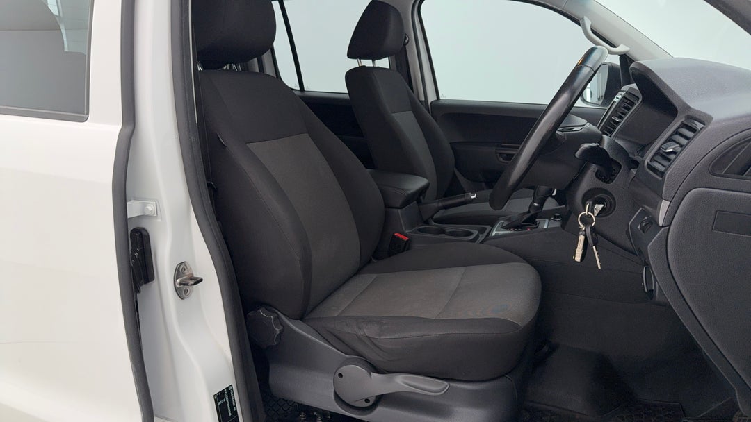 2016 Volkswagen Amarok Tdi420 Trendline (4x4), Automatic, 124271 km, Right Side Front Door Cabin View