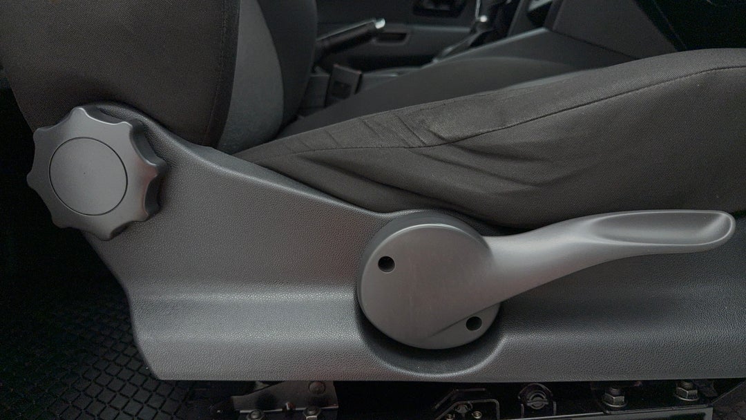 2016 Volkswagen Amarok Tdi420 Trendline (4x4), Automatic, 124271 km, Drivers Side Adjustment Panel