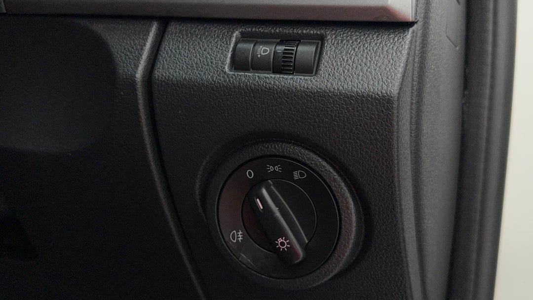 2016 Volkswagen Amarok Tdi420 Trendline (4x4), Automatic, 124271 km, Utility Switches/Buttons