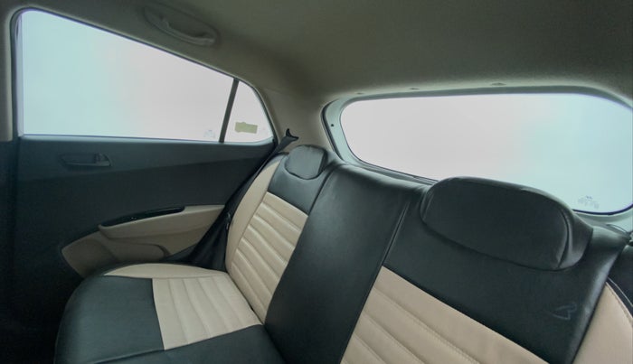2016 Hyundai Grand i10 MAGNA 1.2 KAPPA VTVT, Petrol, Manual, 77,006 km, Right Side Door Cabin View