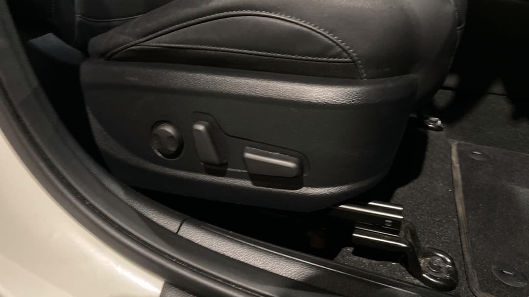 2021 Kia Seltos Gt-line (AWD), Automatic, 87502 km, Drivers Side Adjustment Panel