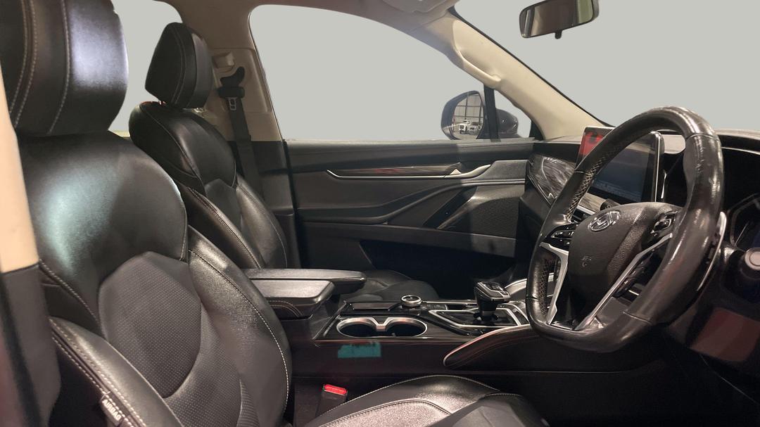 2022 LDV D90 Executive (4WD) D20, Automatic, 66295 km, Right Side Front Door Cabin View