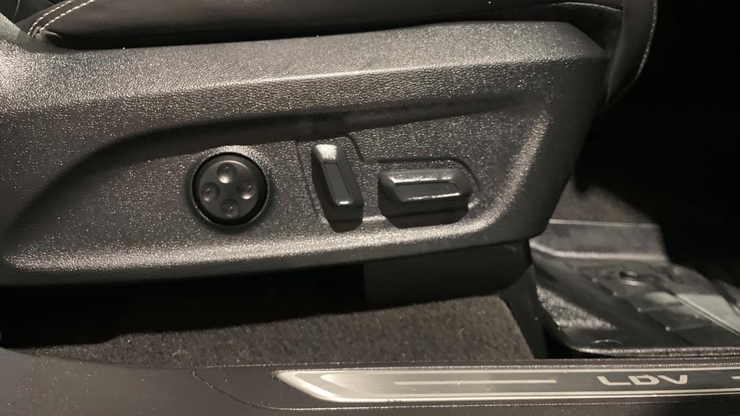 2022 LDV D90 Executive (4WD) D20, Automatic, 66295 km, Drivers Side Adjustment Panel