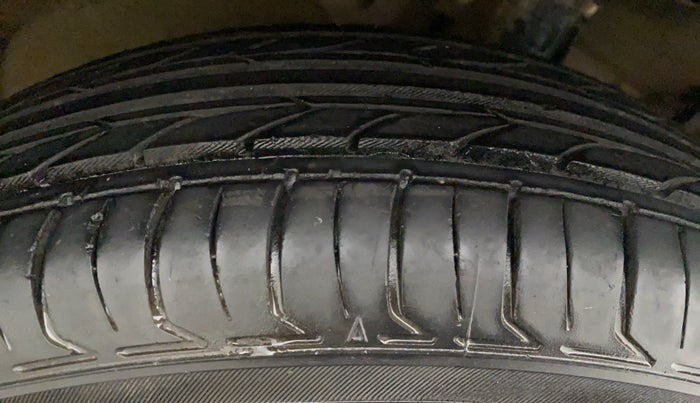 2017 Maruti Swift Dzire VDI, Diesel, Manual, 66,973 km, Right Rear Tyre Tread
