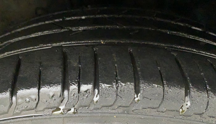 2019 Hyundai VENUE SX 1.0 (O) TURBO, Petrol, Manual, 27,024 km, Right Front Tyre Tread