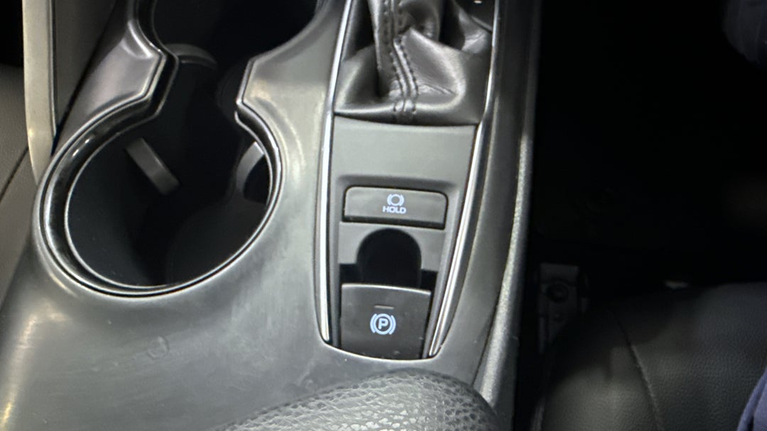 2019 Toyota Camry Ascent, Automatic, 85415 km, Handbrake