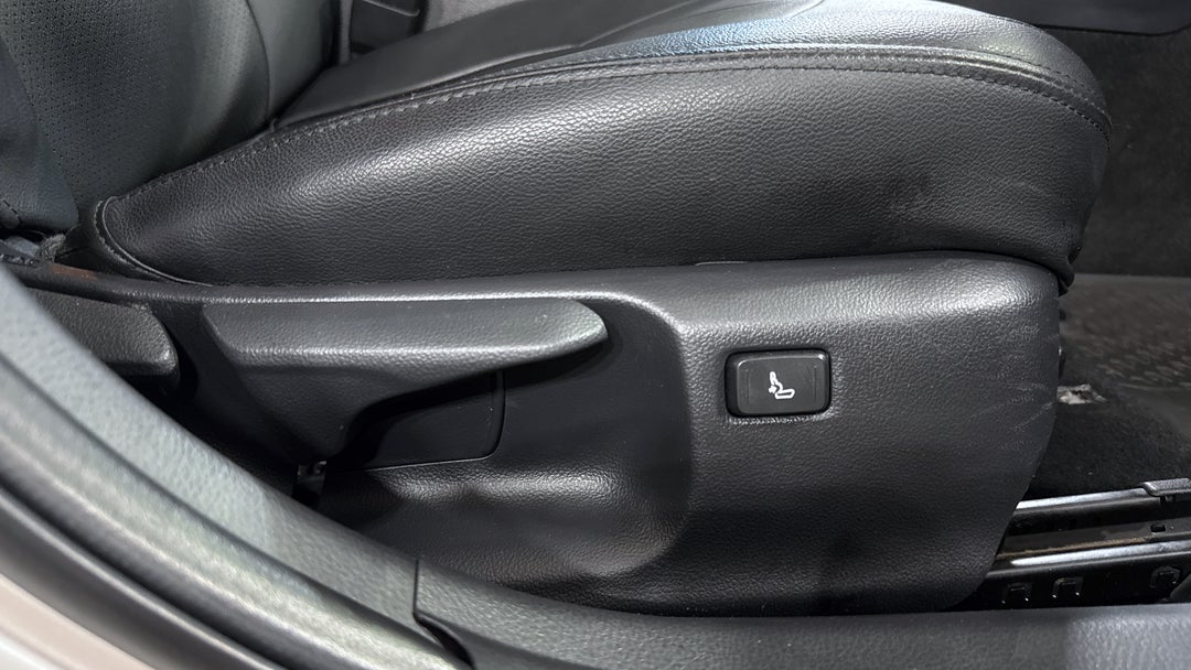 2019 Toyota Camry Ascent, Automatic, 85415 km, Drivers Side Adjustment Panel