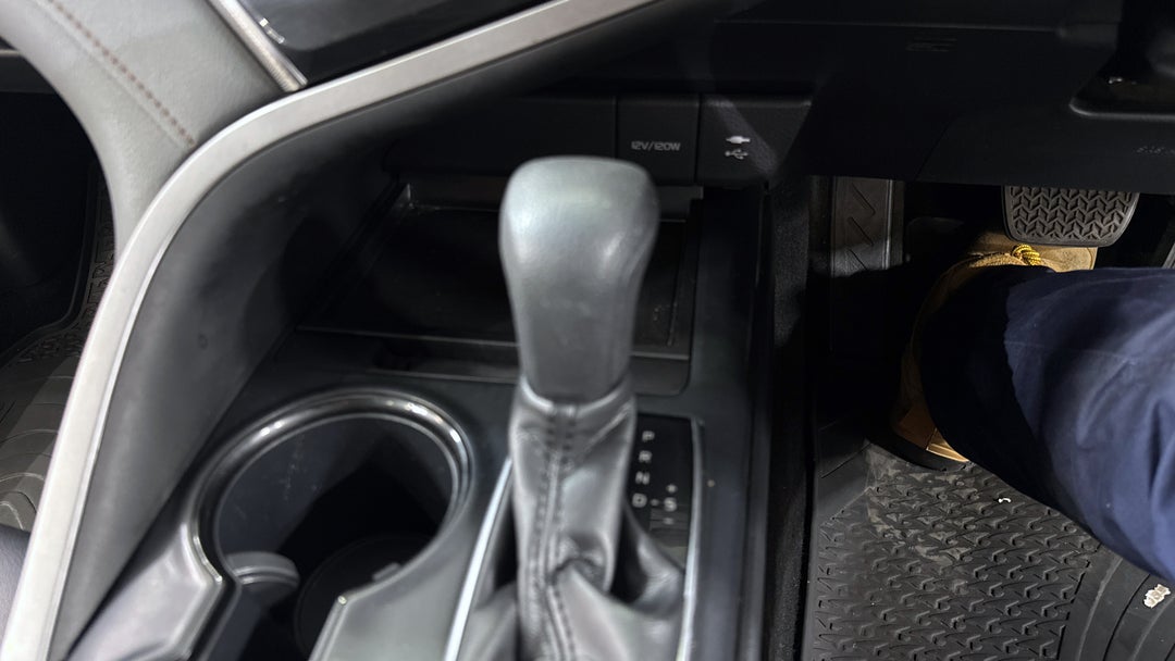 2019 Toyota Camry Ascent, Automatic, 85415 km, Gear Lever 