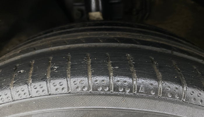 2017 Volkswagen Ameo HIGHLINE1.5L, Diesel, Manual, 1,07,294 km, Left Front Tyre Tread