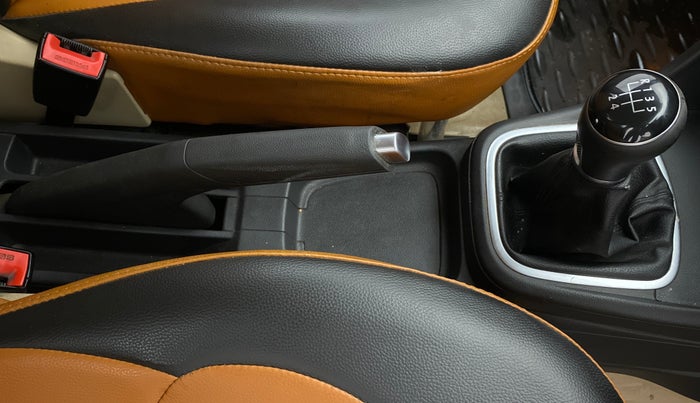 2017 Volkswagen Ameo HIGHLINE1.5L, Diesel, Manual, 1,07,294 km, Gear Lever