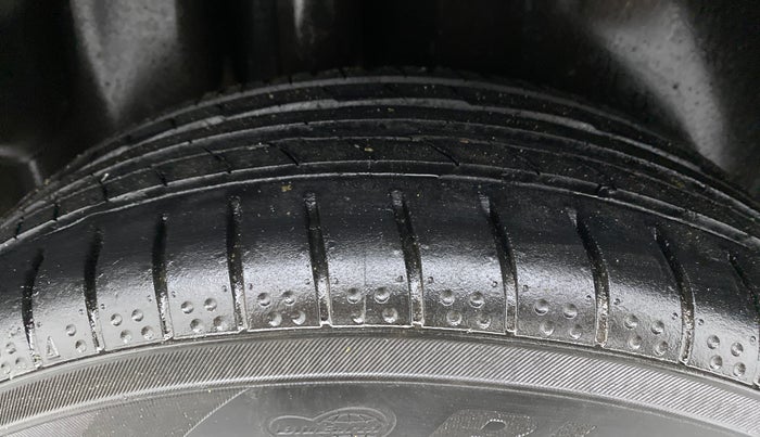 2017 Volkswagen Ameo HIGHLINE1.5L, Diesel, Manual, 1,07,294 km, Right Rear Tyre Tread