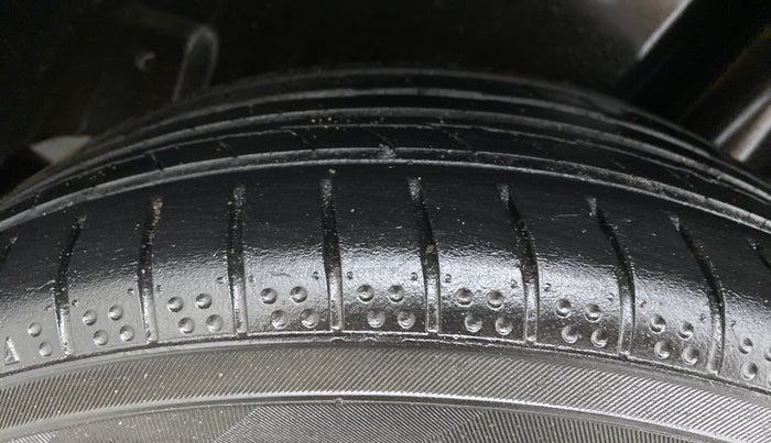 2017 Volkswagen Ameo HIGHLINE1.5L, Diesel, Manual, 1,07,294 km, Left Rear Tyre Tread