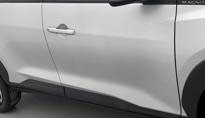 2021 Nissan MAGNITE XL, Petrol, Manual, 20,921 km, Driver-side door - Slightly dented