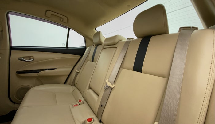 2020 Toyota YARIS V CVT, Petrol, Automatic, 39,198 km, Right Side Rear Door Cabin