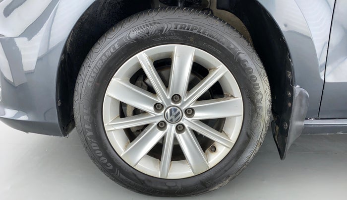 2015 Volkswagen Vento HIGHLINE TDI AT, Diesel, Automatic, 28,763 km, Left Front Wheel