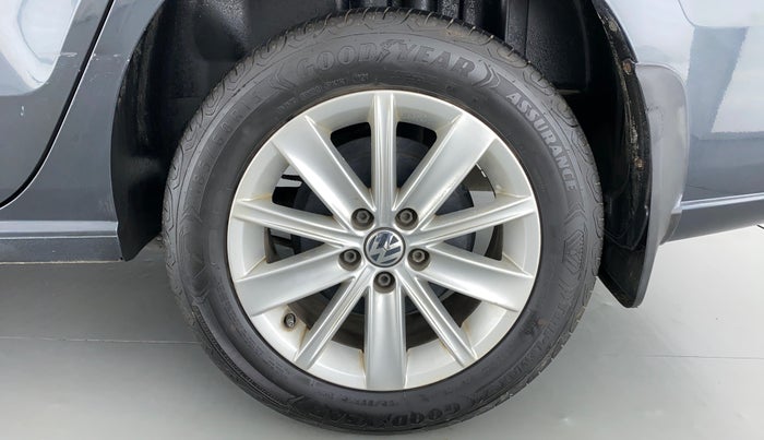 2015 Volkswagen Vento HIGHLINE TDI AT, Diesel, Automatic, 28,763 km, Left Rear Wheel