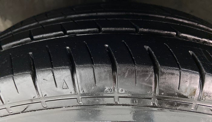 2010 Hyundai i10 MAGNA 1.2, Petrol, Manual, 60,857 km, Left Front Tyre Tread