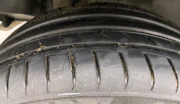 2019 Maruti Swift VXI, Petrol, Manual, 38,163 km, Right Rear Tyre Tread