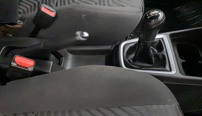 2019 Maruti Swift VXI, Petrol, Manual, 38,163 km, Gear Lever
