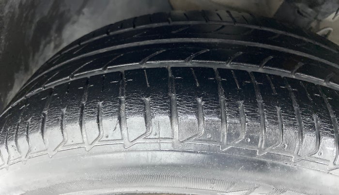 2017 Hyundai Elite i20 ASTA 1.2, Petrol, Manual, 36,363 km, Left Front Tyre Tread