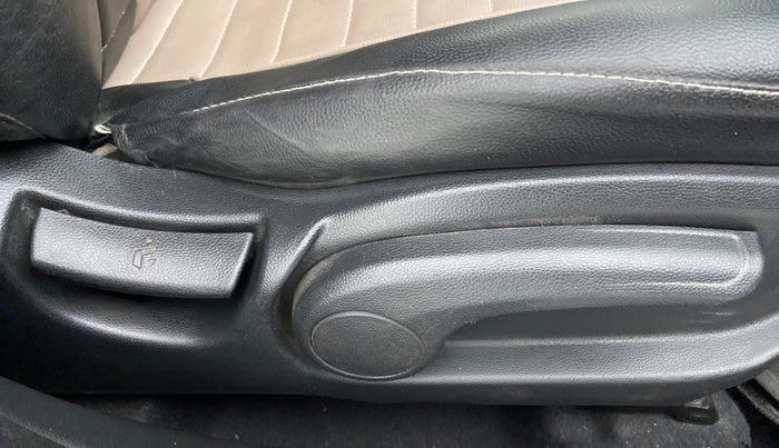 2017 Hyundai Elite i20 ASTA 1.2, Petrol, Manual, 36,363 km, Driver Side Adjustment Panel