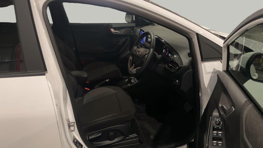 2022 Ford Puma Puma, Automatic, 16699 km, Right Side Front Door Cabin View