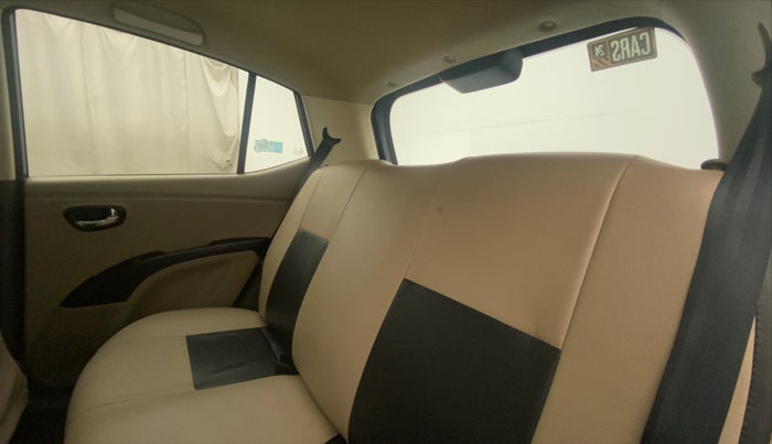 2014 Hyundai i10 SPORTZ 1.1, CNG, Manual, 49,792 km, Right Side Rear Door Cabin