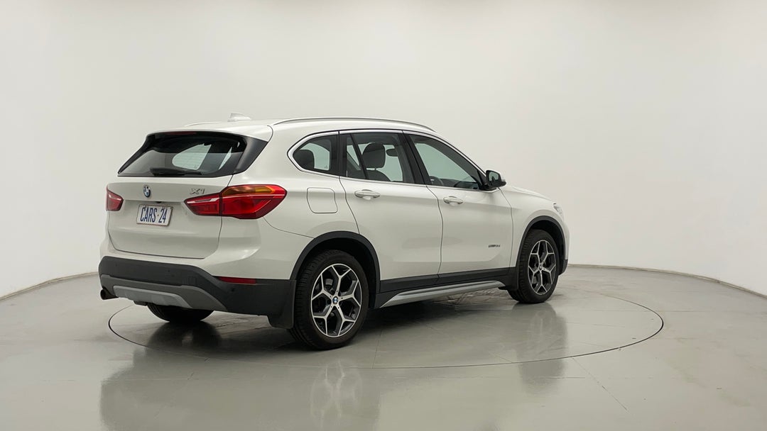 Right Back Diagonal (45- Degree) View