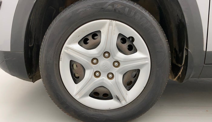 2020 KIA SELTOS HTE 1.5 DIESEL, Diesel, Manual, 74,280 km, Left front tyre - Minor crack