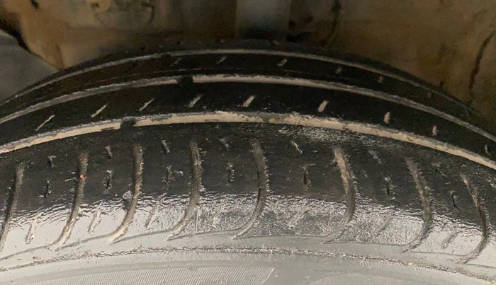 2020 KIA SELTOS HTE 1.5 DIESEL, Diesel, Manual, 74,280 km, Left Front Tyre Tread