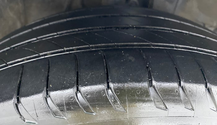 2017 Honda City V MT PETROL, Petrol, Manual, 81,582 km, Right Front Tyre Tread