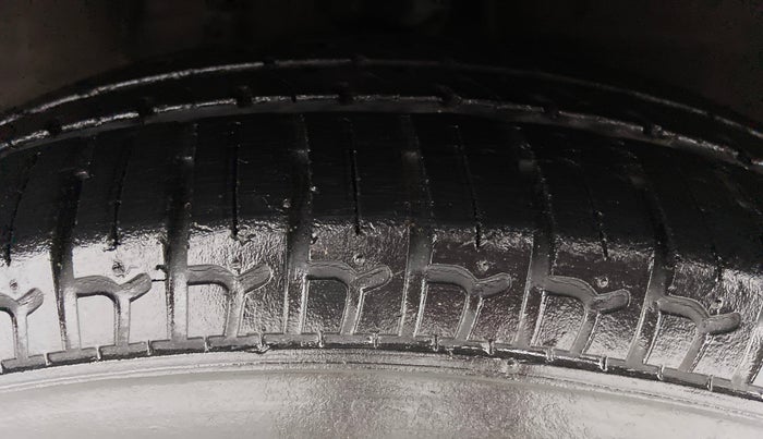 2015 Hyundai i10 SPORTZ 1.1 IRDE2, Petrol, Manual, 32,640 km, Right Front Tyre Tread