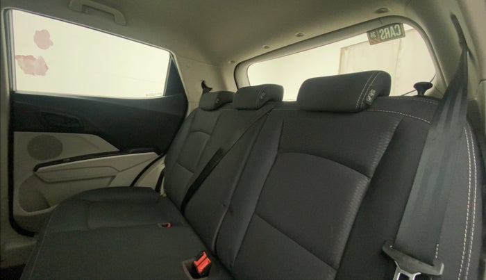 2021 Mahindra XUV300 W6 1.5 DIESEL AMT, Diesel, Automatic, 38,402 km, Right Side Rear Door Cabin