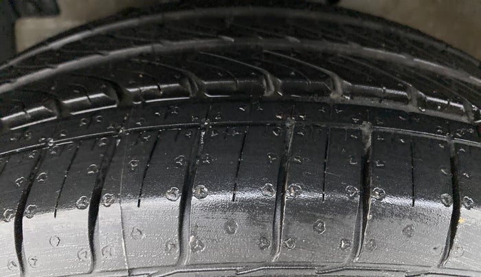 2015 Maruti Swift Dzire ZXI, Petrol, Manual, 43,727 km, Left Front Tyre Tread