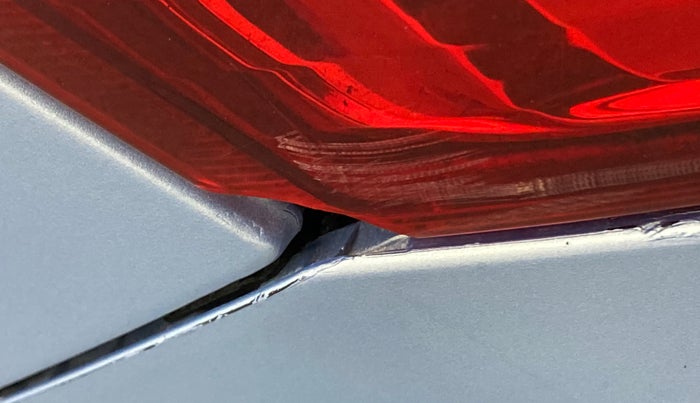 2015 Maruti Swift Dzire ZXI, Petrol, Manual, 43,727 km, Left tail light - Minor damage