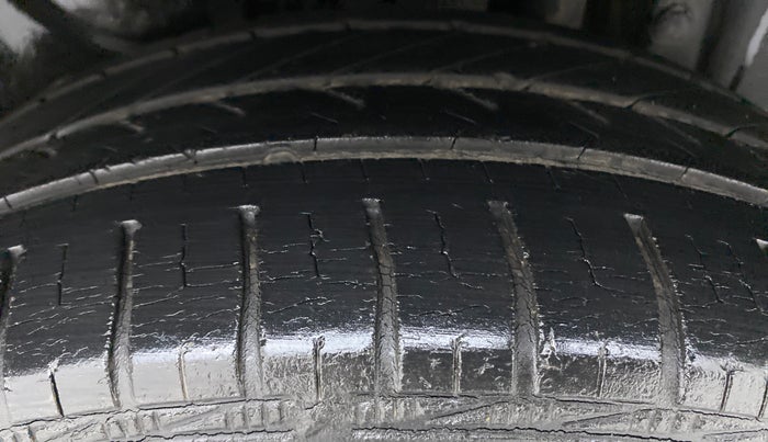 2015 Maruti Swift Dzire ZXI, Petrol, Manual, 43,727 km, Left Rear Tyre Tread