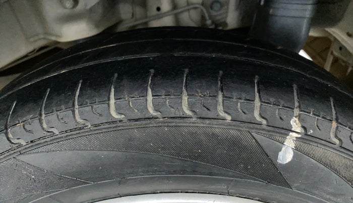 2016 Hyundai Eon ERA PLUS, Petrol, Manual, 58,386 km, Left Rear Tyre Tread