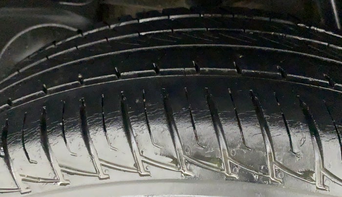 2015 Nissan Terrano XL (P), Petrol, Manual, 39,634 km, Right Rear Tyre Tread