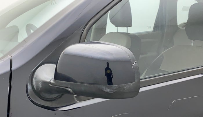 2015 Nissan Terrano XL (P), Petrol, Manual, 39,634 km, Left rear-view mirror - Cover has minor damage