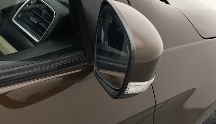 2015 Maruti Ciaz ZXI, Petrol, Manual, 75,060 km, Right rear-view mirror - Folding motor not working