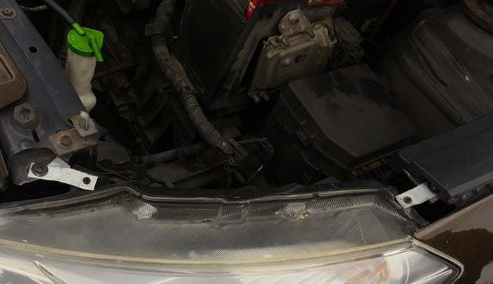 2015 Maruti Ciaz ZXI, Petrol, Manual, 75,060 km, Left headlight - Clamp has minor damage