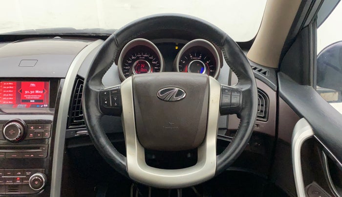 2015 Mahindra XUV500 W8, Diesel, Manual, 1,13,069 km, Steering Wheel Close Up