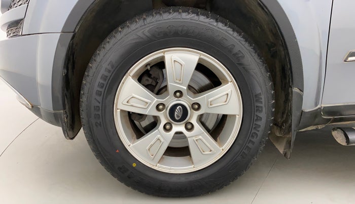2015 Mahindra XUV500 W8, Diesel, Manual, 1,13,069 km, Left Front Wheel