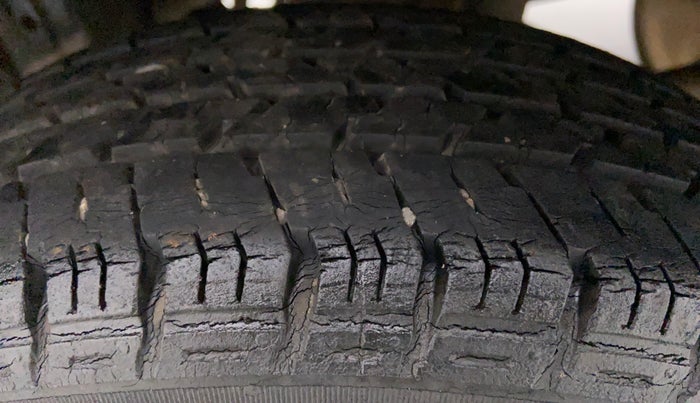 2015 Maruti Alto K10 VXI P, Petrol, Manual, 31,229 km, Right Front Tyre Tread