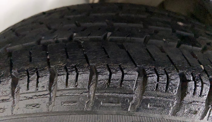 2015 Maruti Alto K10 VXI P, Petrol, Manual, 31,229 km, Right Rear Tyre Tread
