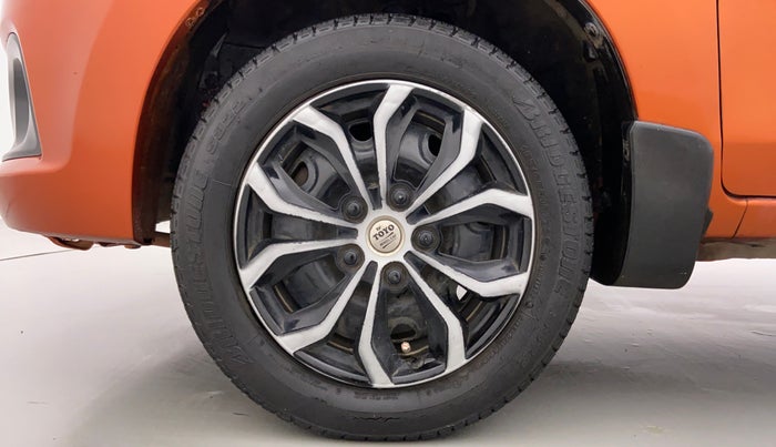2015 Maruti Alto K10 VXI P, Petrol, Manual, 31,229 km, Left Front Wheel