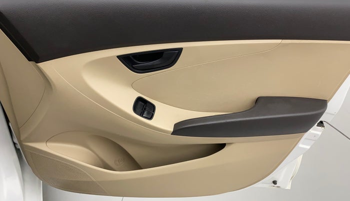 2016 Hyundai Eon ERA +, Petrol, Manual, 56,708 km, Driver Side Door Panels Control