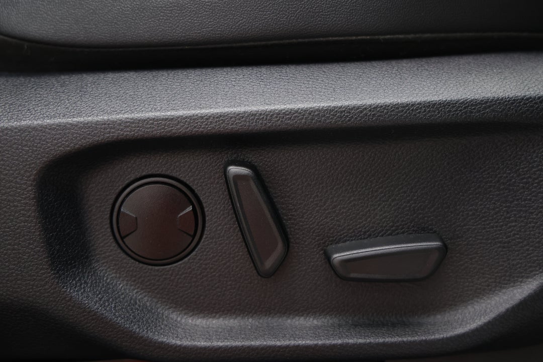 2024 Ford Ranger Sport 2.0 (4x4), Automatic, 20556 km, Drivers Side Adjustment Panel