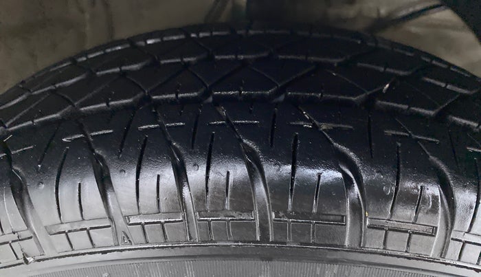 2017 Maruti Dzire VDI, Diesel, Manual, 71,451 km, Right Front Tyre Tread